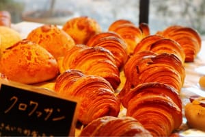 金閣寺のほど近く、高級感あふれるパン職人の店「ブーランジェオクダ本店」