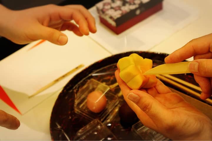 日本の美、京の雅を創造的に楽しむ提案・和菓子作り体験「亀屋良長」