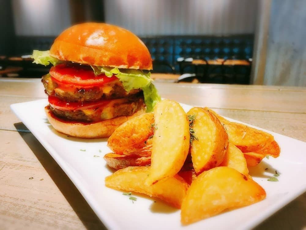 까다롭게 만든 숙성 쇠고기를 캐주얼하게 맛보려면「파운드(听)  우메코지 점(梅小路店)」