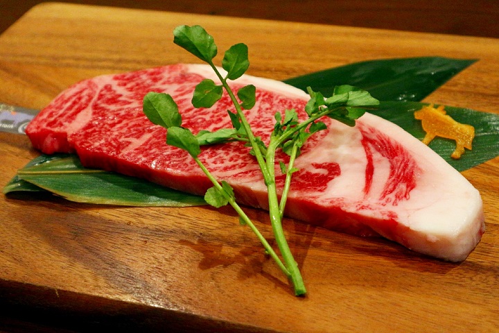 Enjoy the meat selected by the professionals at Steak House Pound Shijokawaramachi