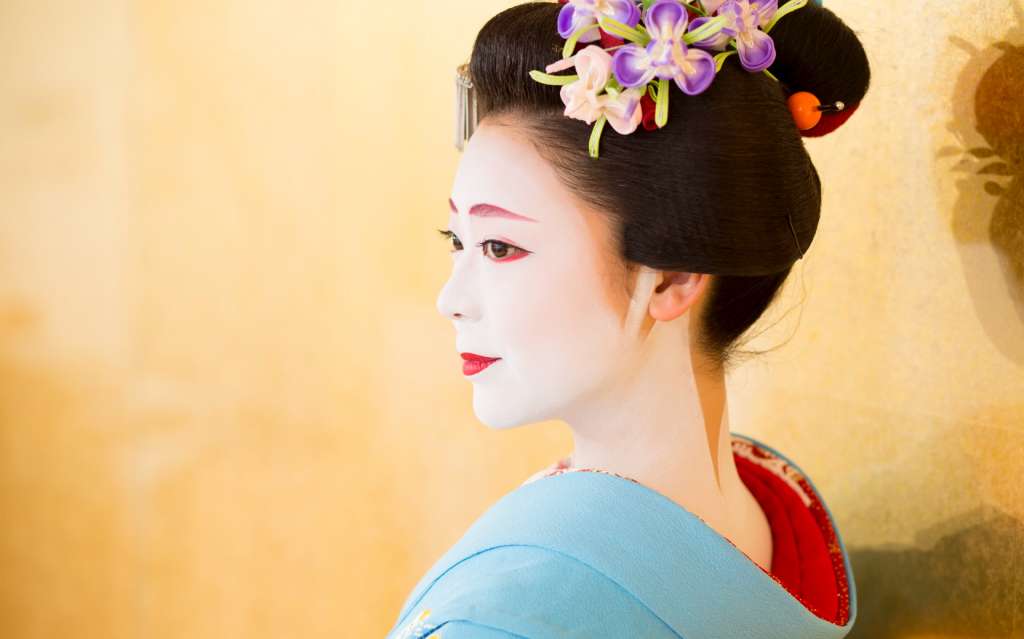 Maiko Theatre: Get up close with beautiful Maiko!