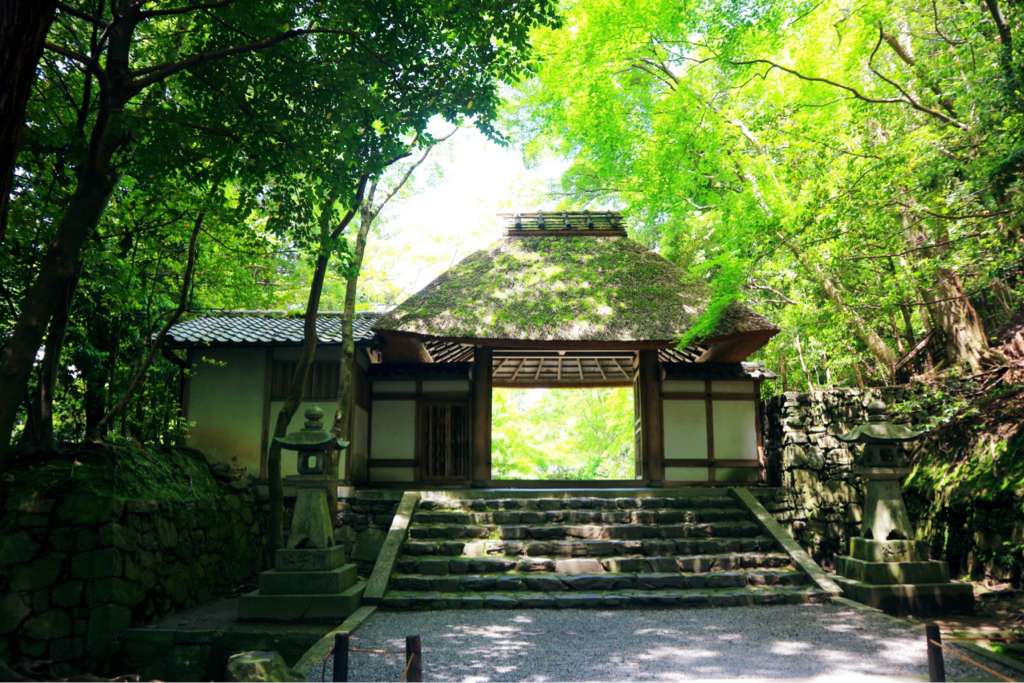 “Honen-in” through a nicely thatched gate, a peaceful and calm place