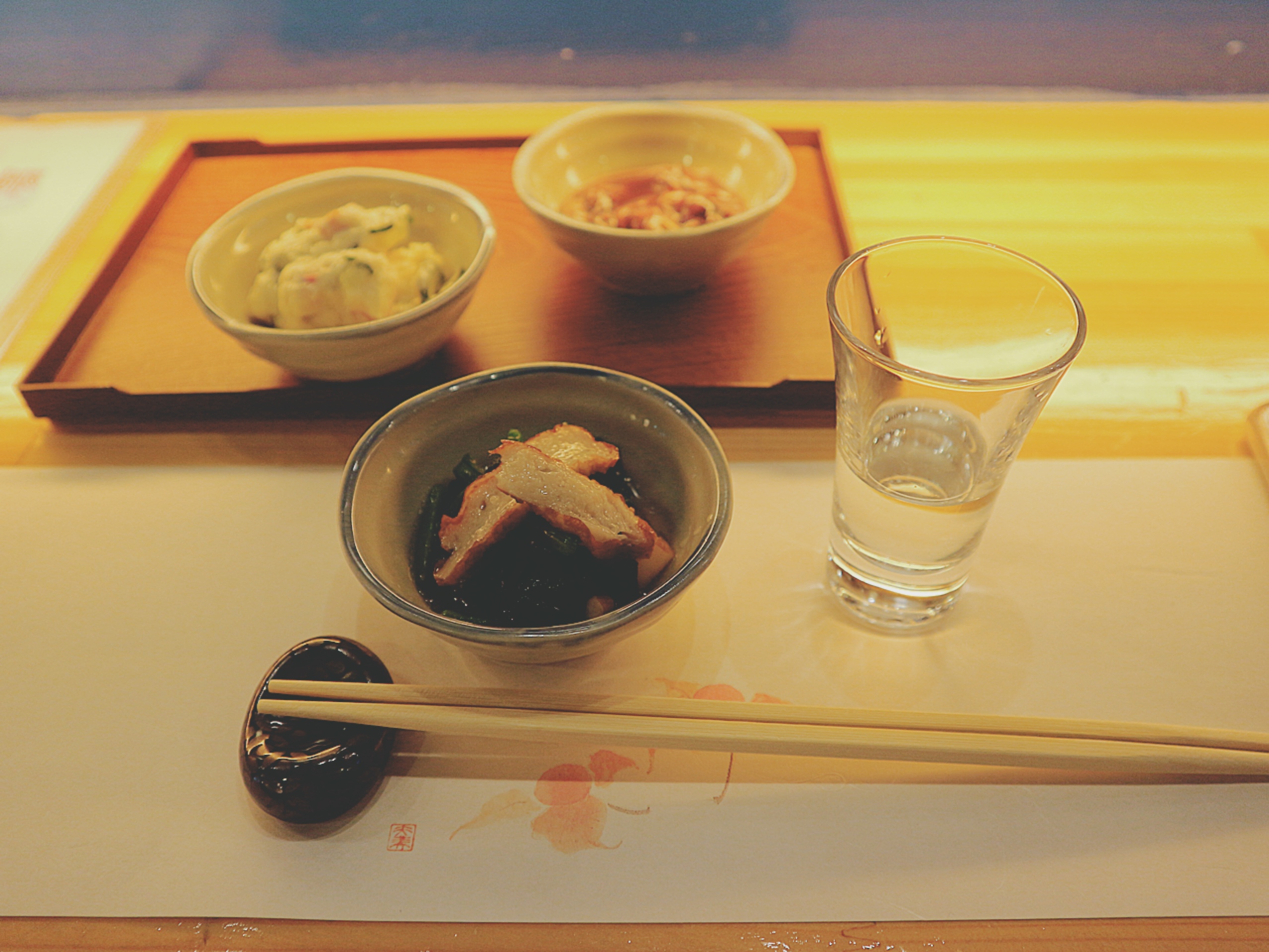 Enjoying Japanese cuisine and sake at once 