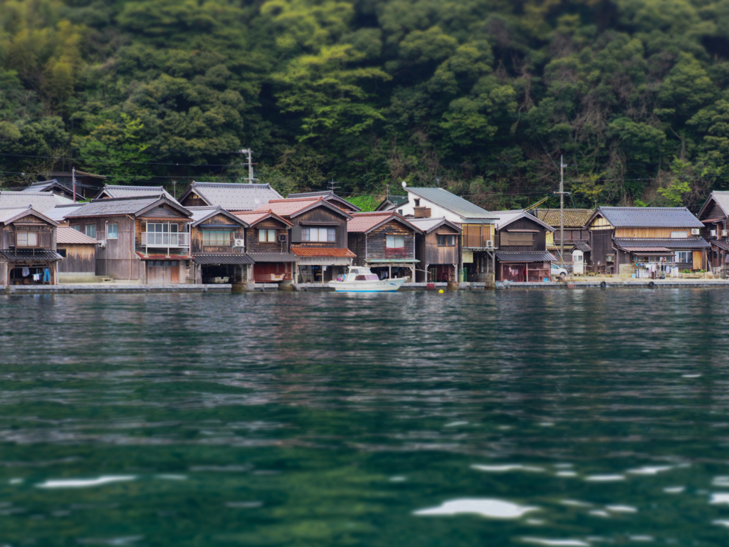 海と山が織りなす絶景コントラスト