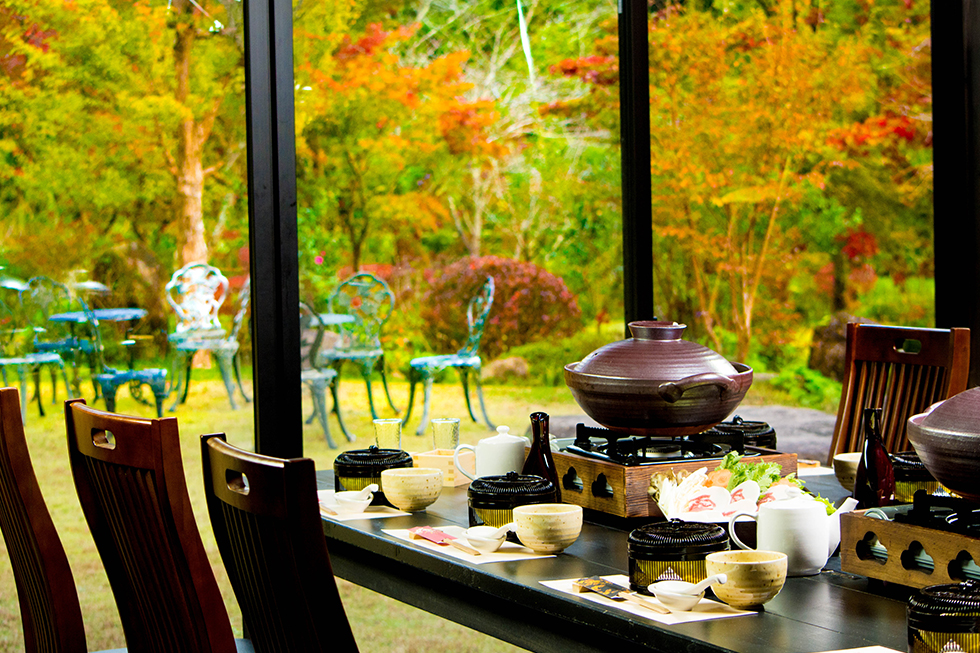 絶景の日本庭園を眺めながら舌鼓を打つ贅沢な時間