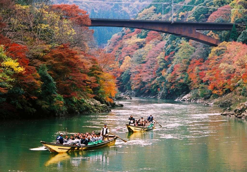 “Hozugawa River Boat Ride”, the activity on the sightseeing boat between Kameoka and Arashiyama