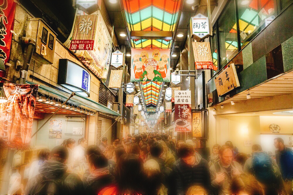 Let's walk through Nishiki market!