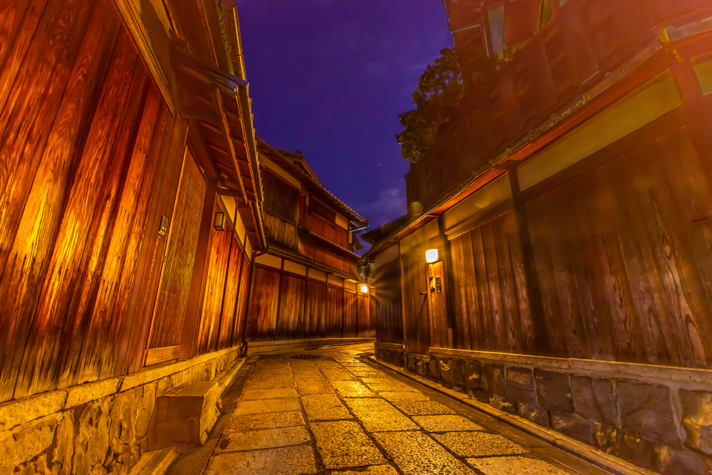 Find remnants of traditional Japan in Kyoto's alleys