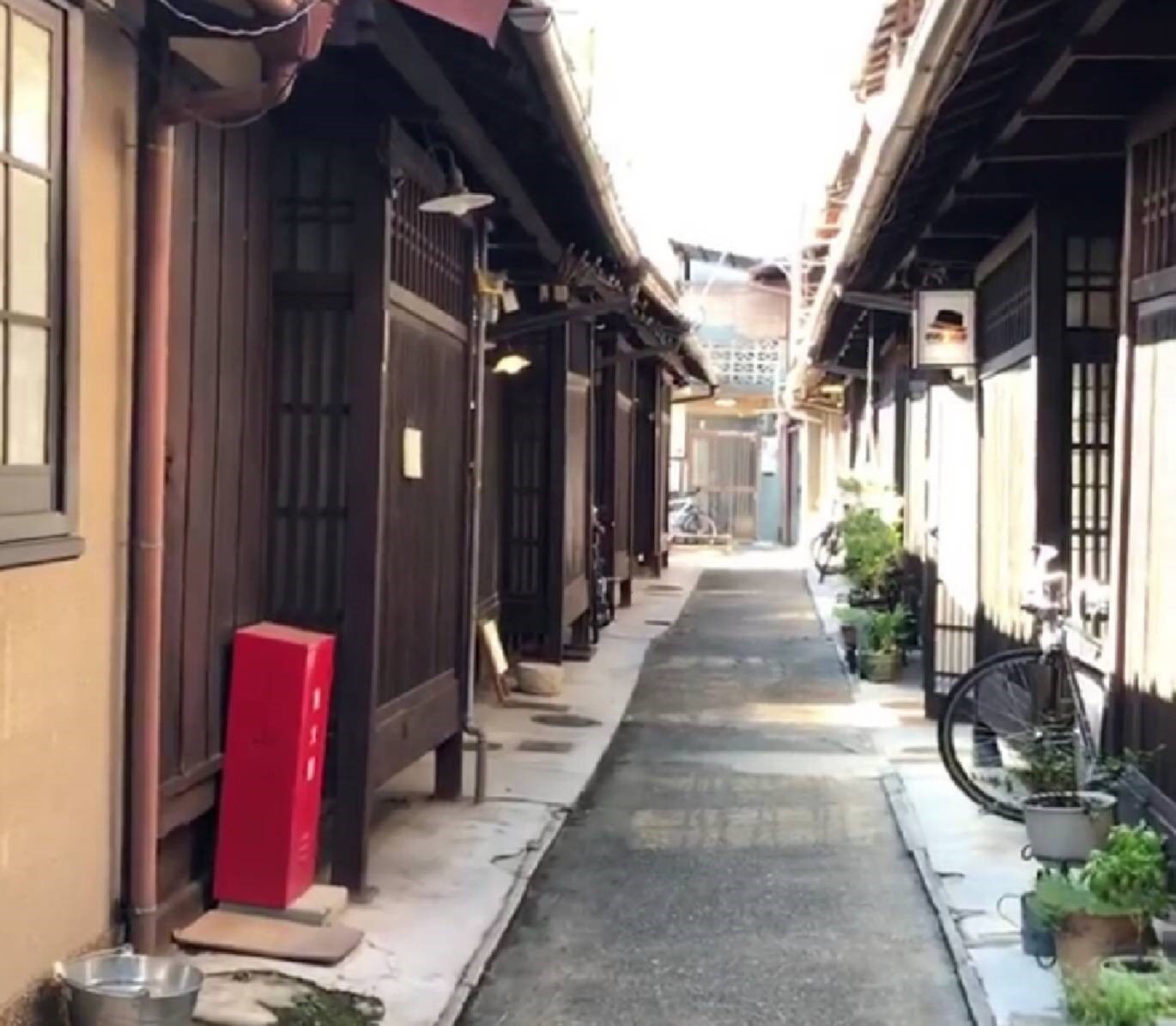 Visit an alley of artists and artisans: Ajiki Roji alley