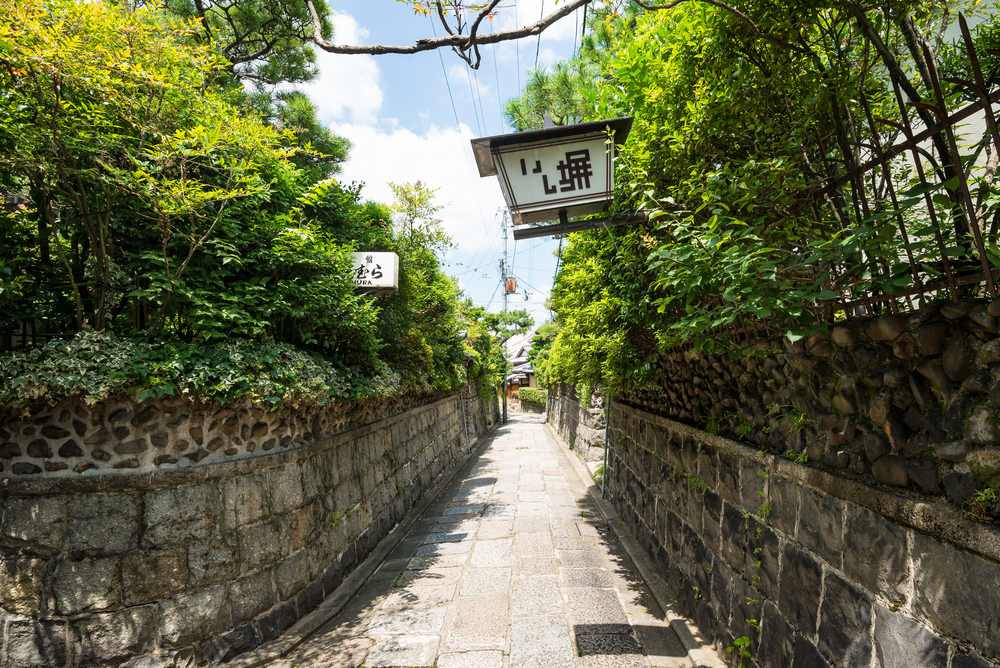 Beautifully stone-paved alley near Kodaiji Temple: Ishibei-koji alley