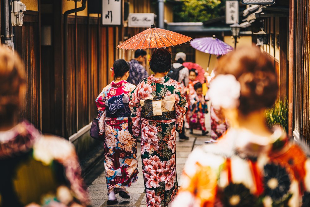 Why Does the Traditional Gion Neighbourhood Attract Many People?