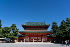 Travel back in time to the Capital of the Heian Period! Heian Jingu Shrine, where scenery from 1200 years ago reveals itself